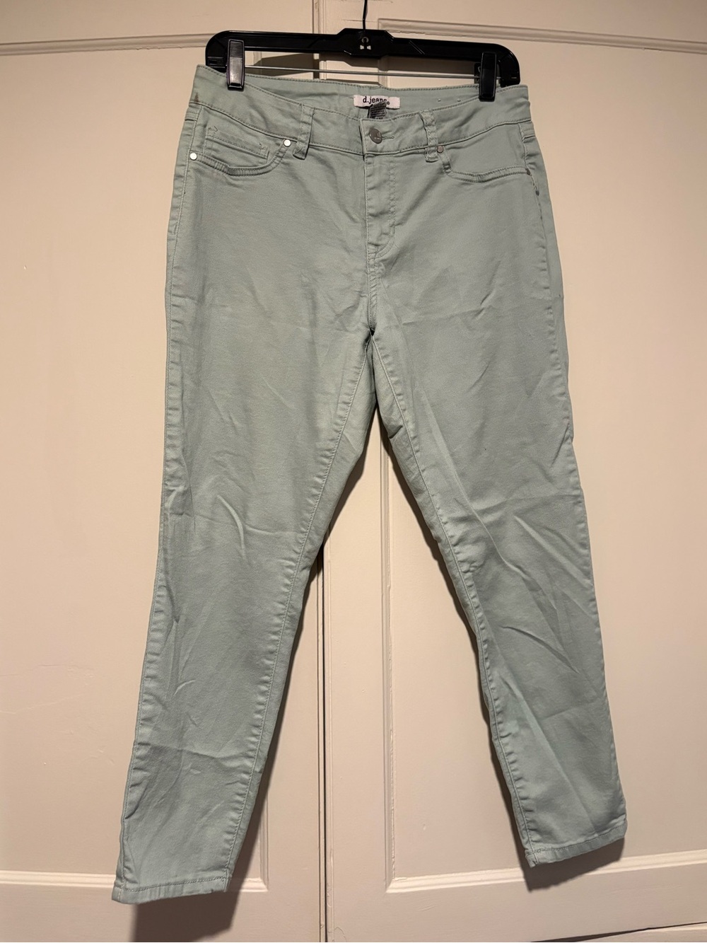 d.jeans Mint Mid-Rise Cropped Jeans